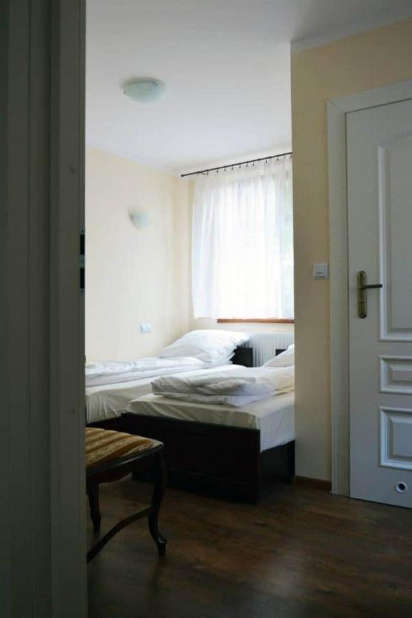 Pokoje Goscinne W Ratuszu Ogrodzieniec Extérieur photo