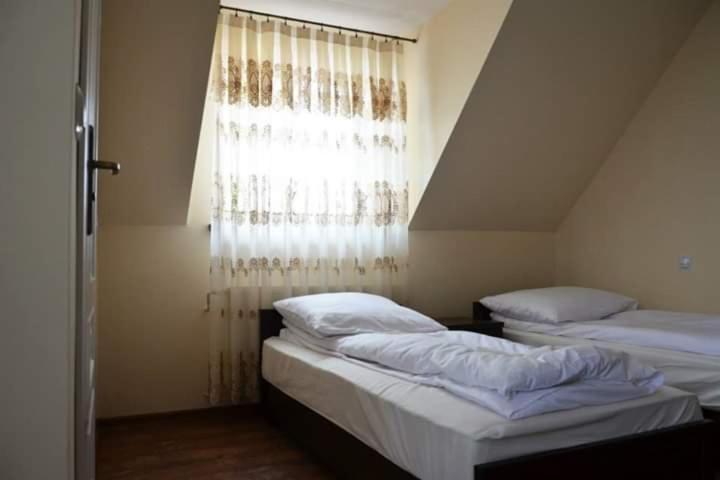 Pokoje Goscinne W Ratuszu Ogrodzieniec Extérieur photo
