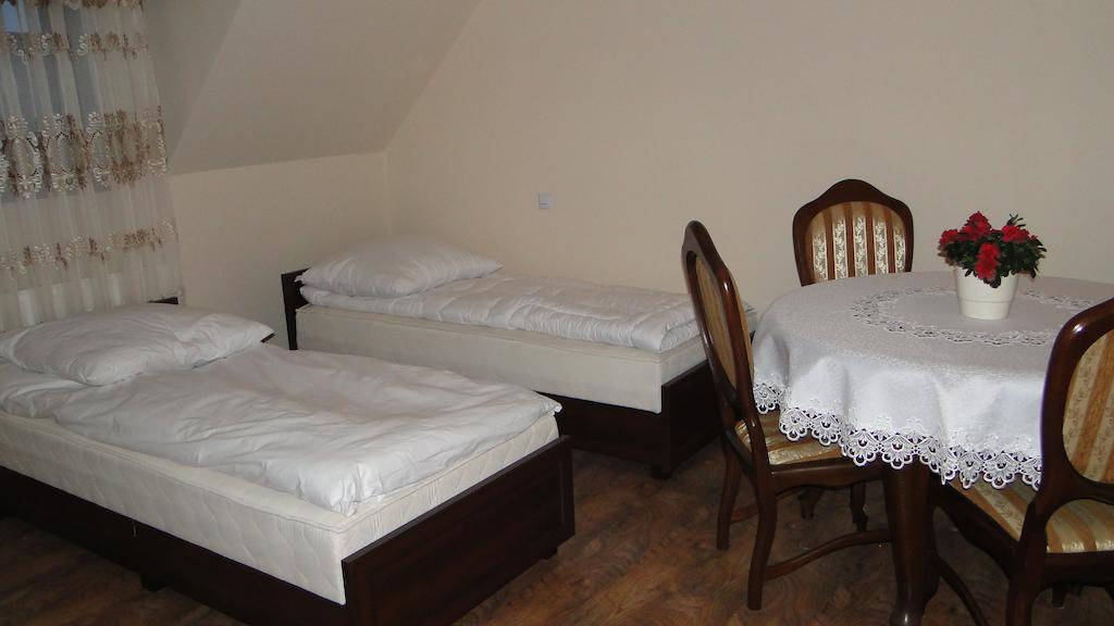 Pokoje Goscinne W Ratuszu Ogrodzieniec Chambre photo