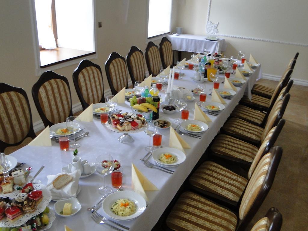 Pokoje Goscinne W Ratuszu Ogrodzieniec Extérieur photo