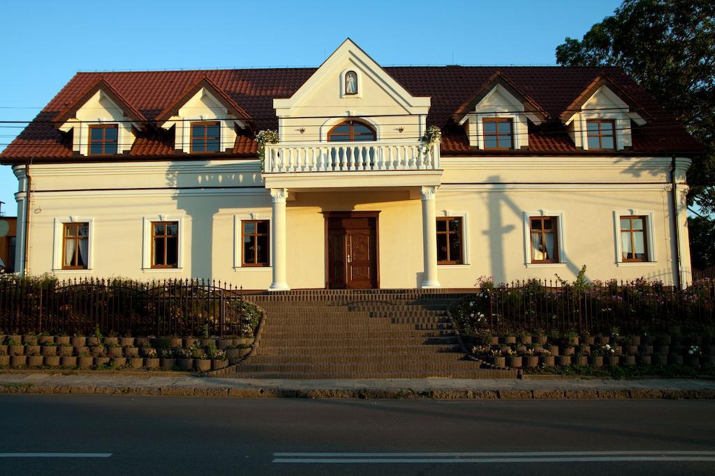 Pokoje Goscinne W Ratuszu Ogrodzieniec Extérieur photo